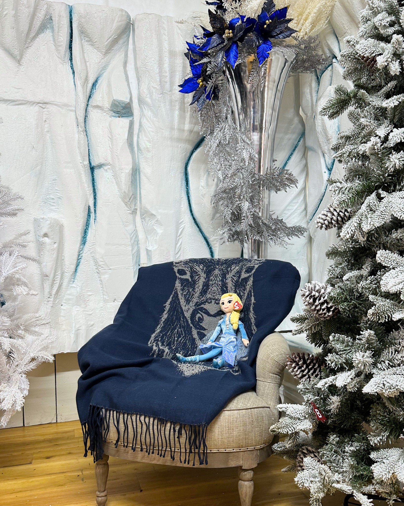 We are ready!! See you soon...โ๏ธโจ๐
๐ปโ
#santa #icequeen #meetandgreet